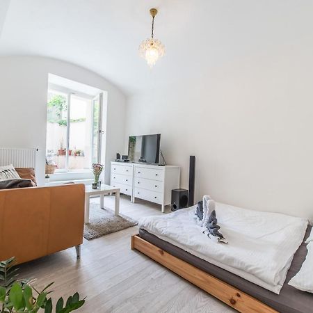 Quiet Apartment In The City Center With Own Terrace Praha Bagian luar foto
