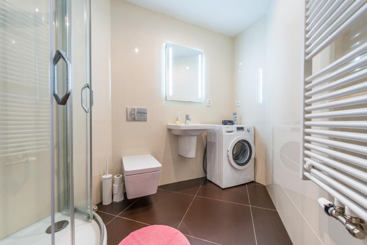 Quiet Apartment In The City Center With Own Terrace Praha Bagian luar foto