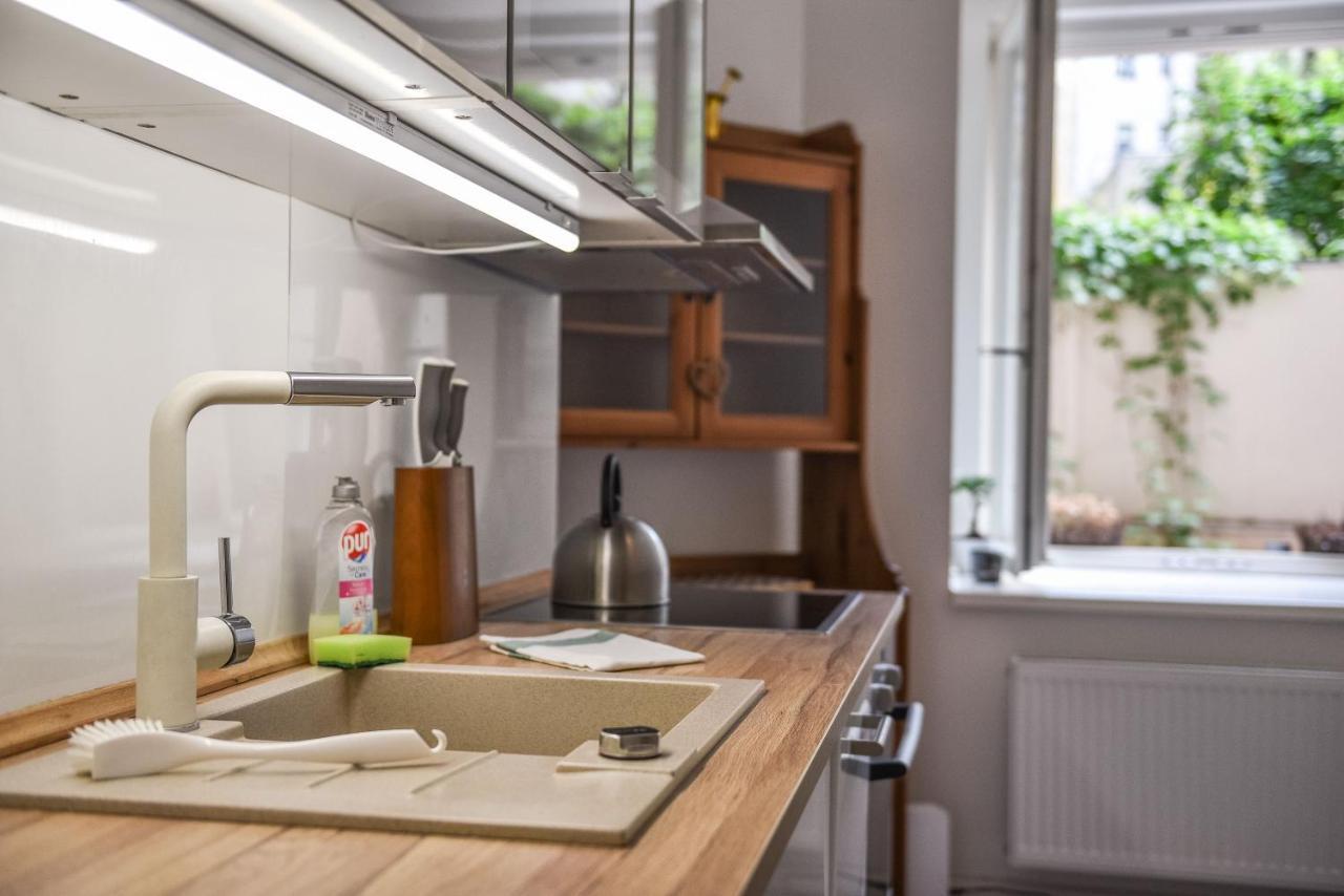 Quiet Apartment In The City Center With Own Terrace Praha Bagian luar foto