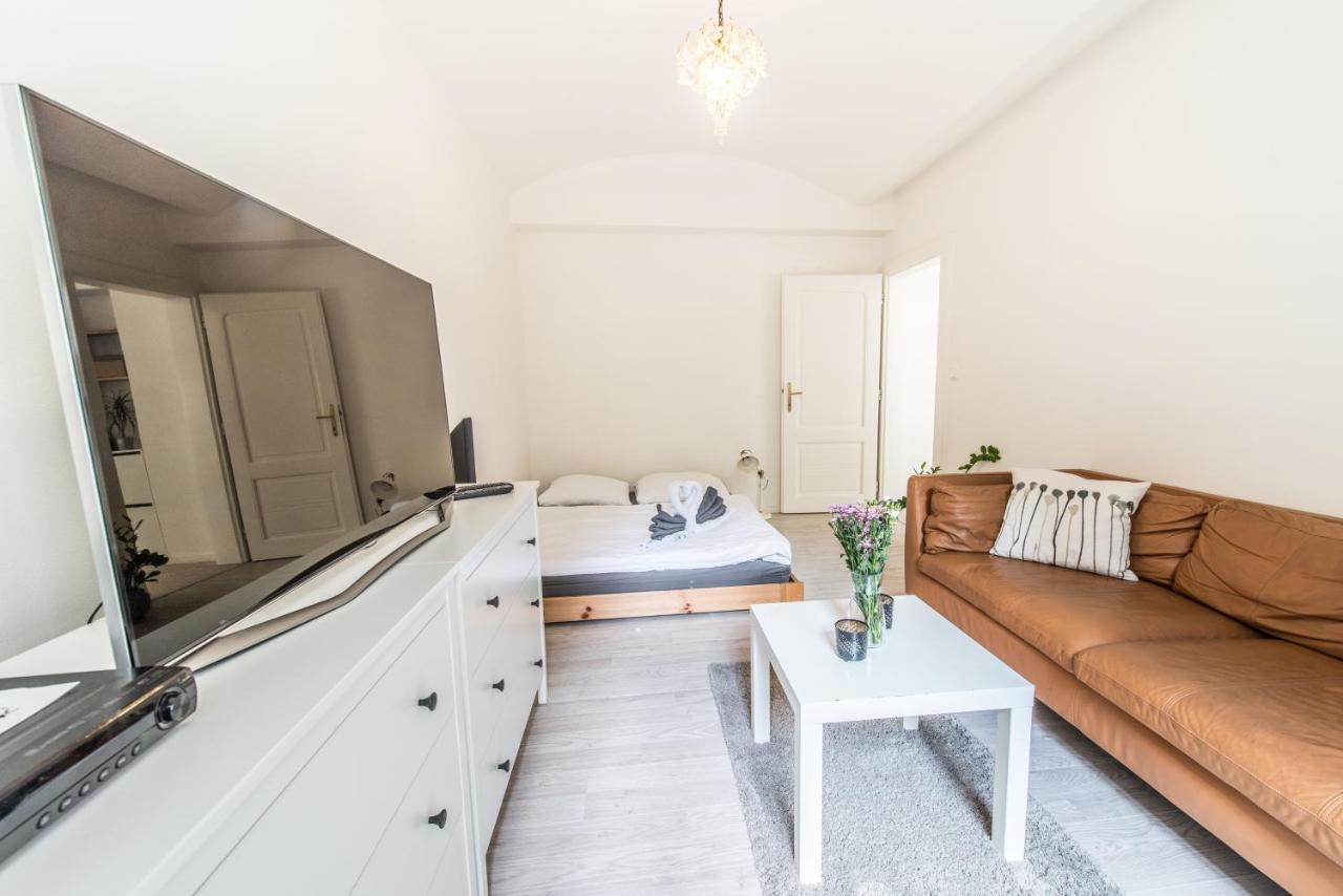 Quiet Apartment In The City Center With Own Terrace Praha Bagian luar foto